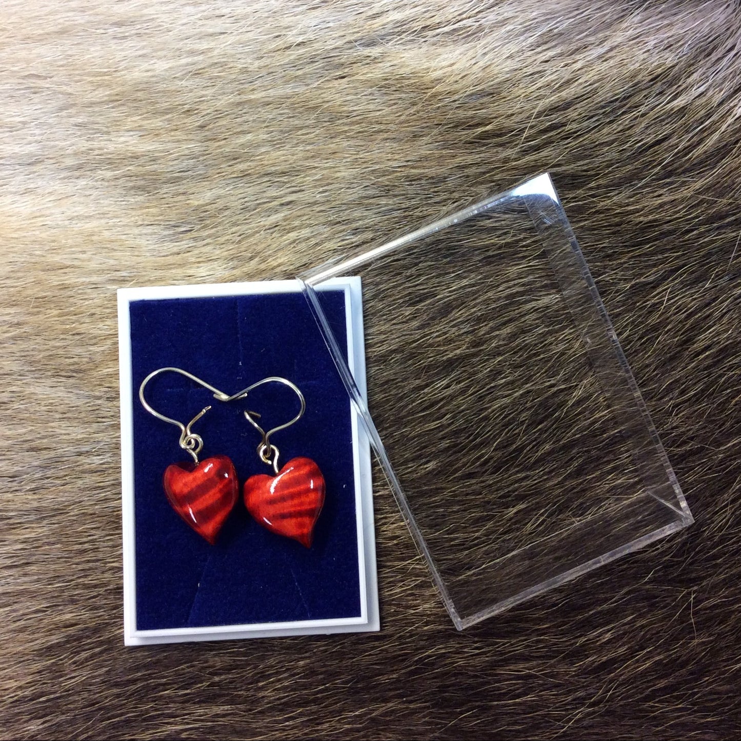 207BK Korvakorut, sydän punainen