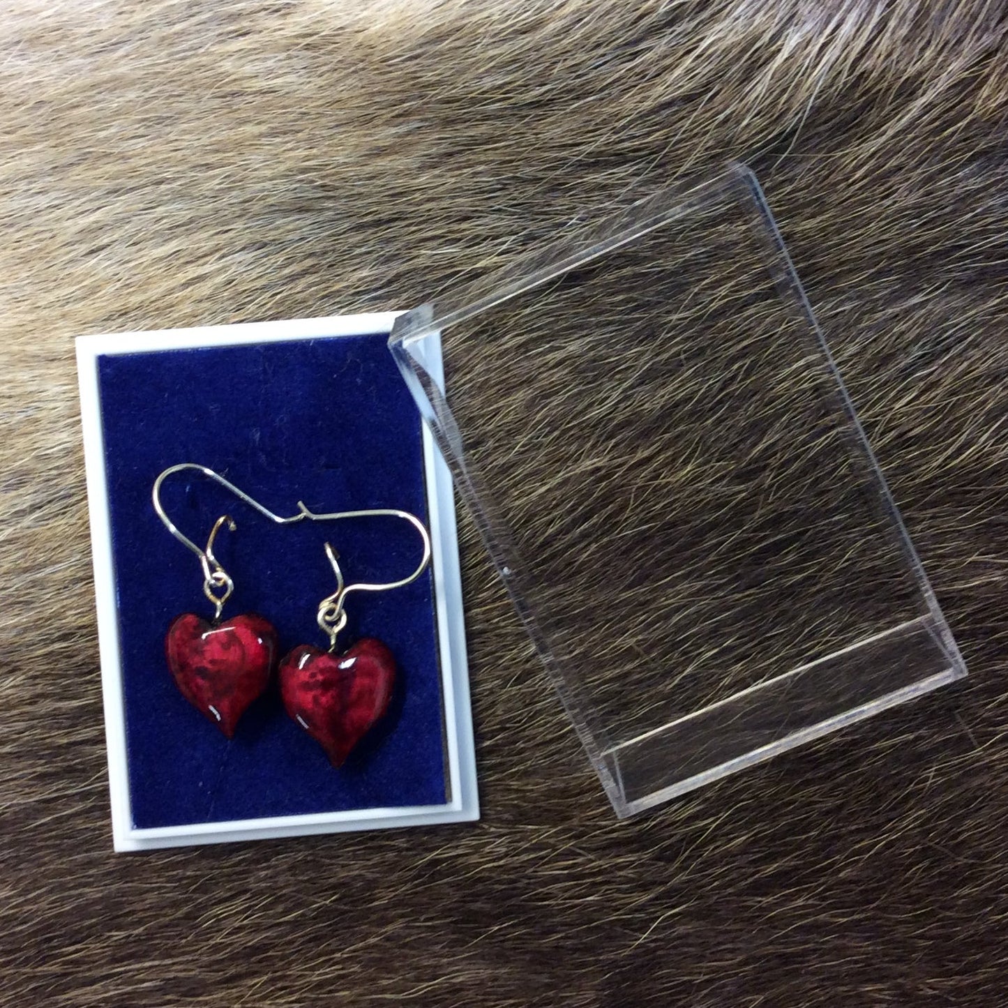 207fK Korvakorut, sydän viininpunainen