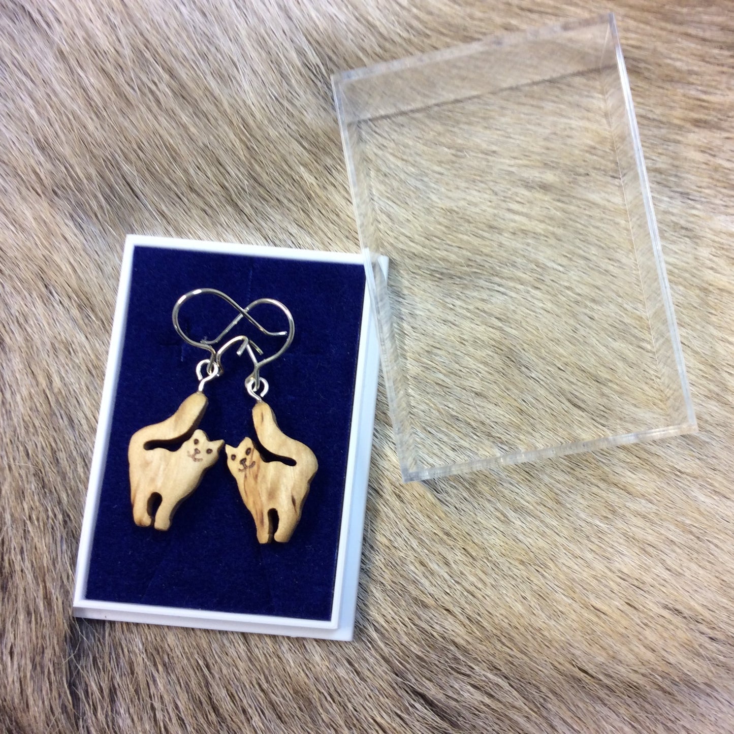 Earrings, Cat standing