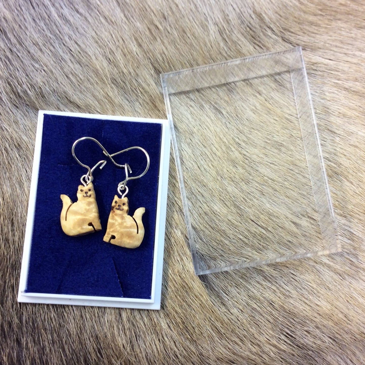 Earrings, Cat sitting