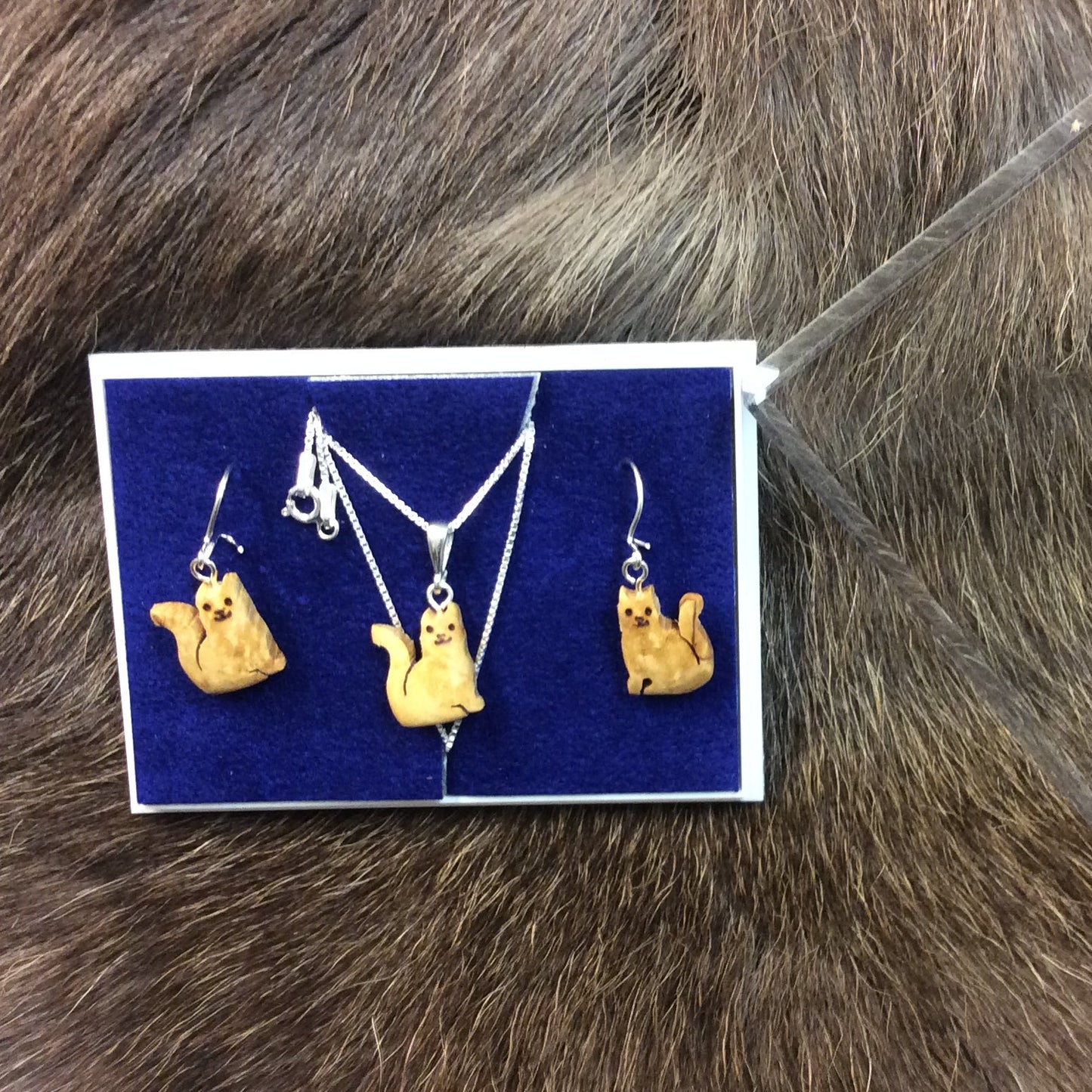 Jewelry set, Cat sitting