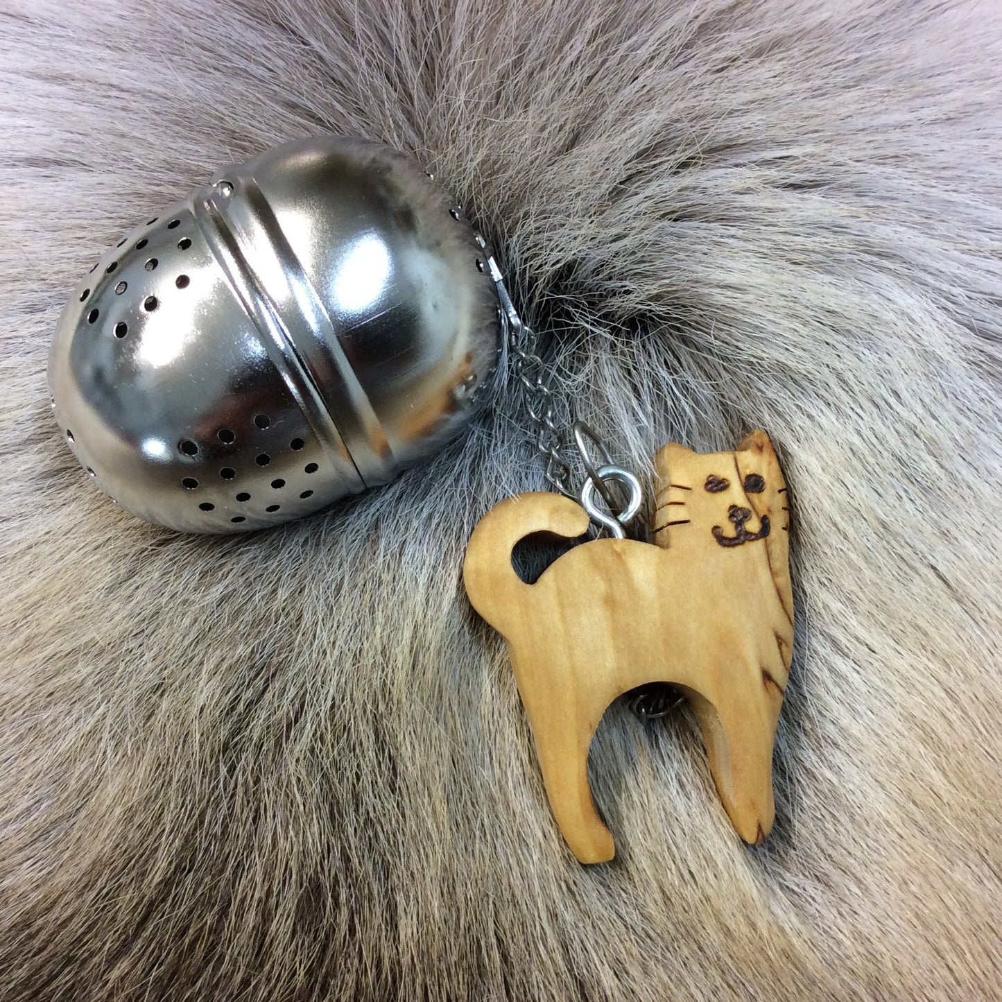 32-334 Teepallo, kissa seisova