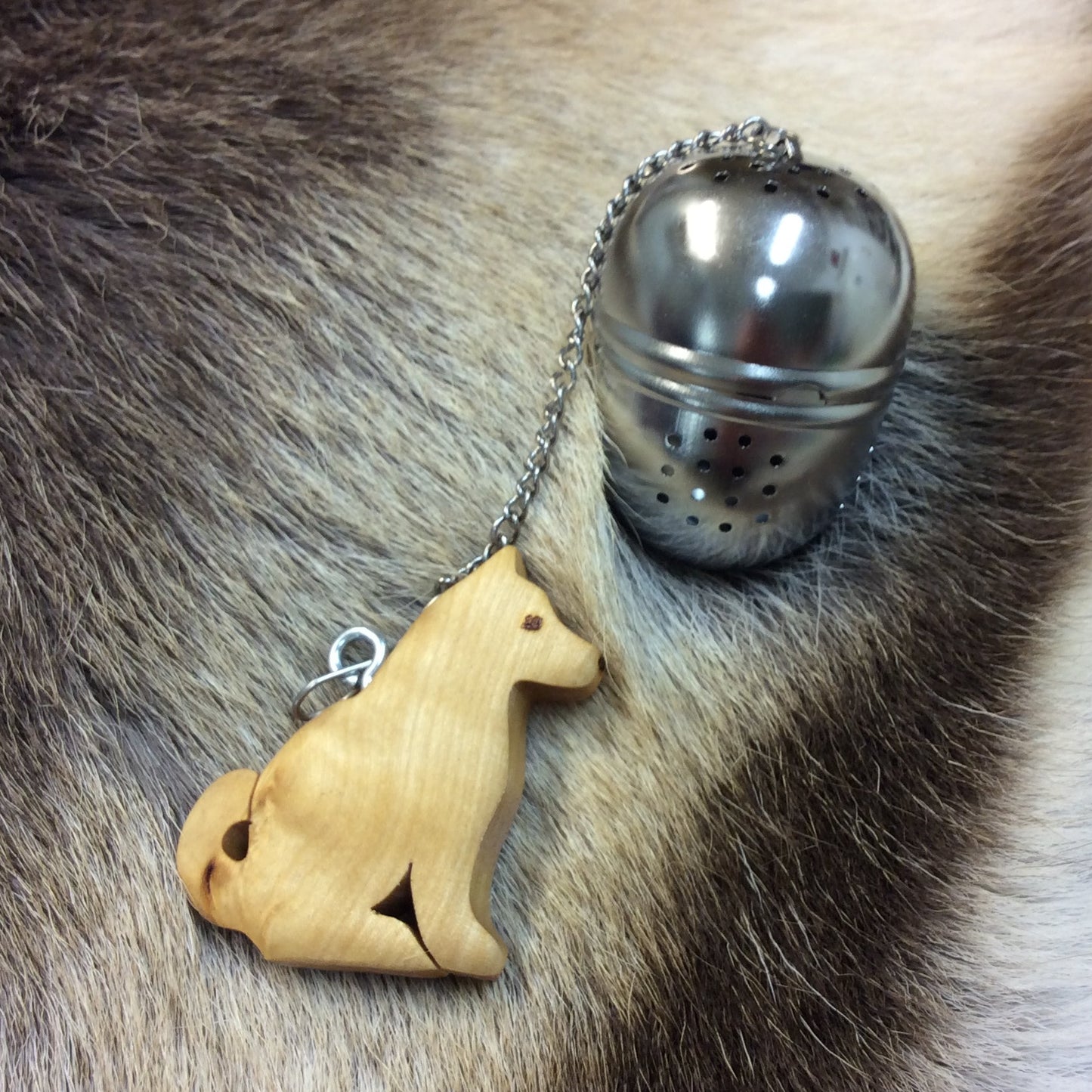 32-337 Teepallo, koira istuva