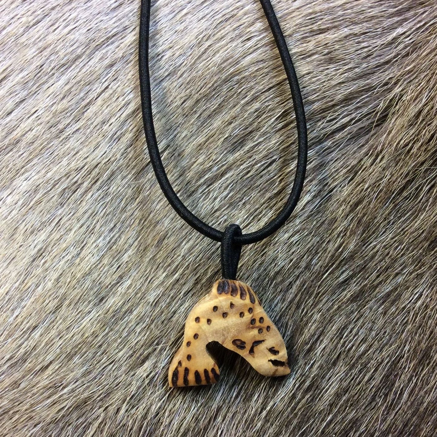 Rubberband necklace, Salmon