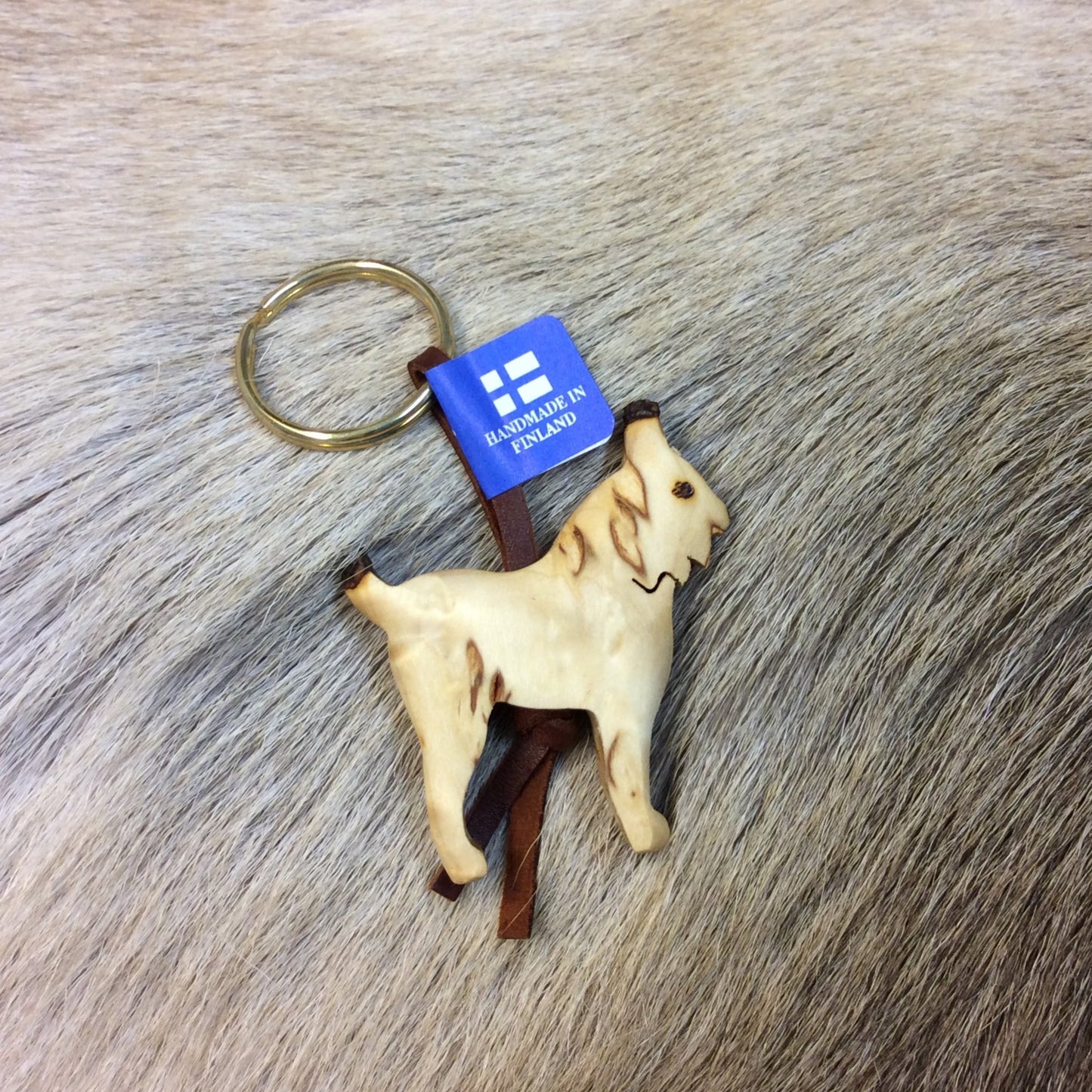 327 Ilves avaimenperä