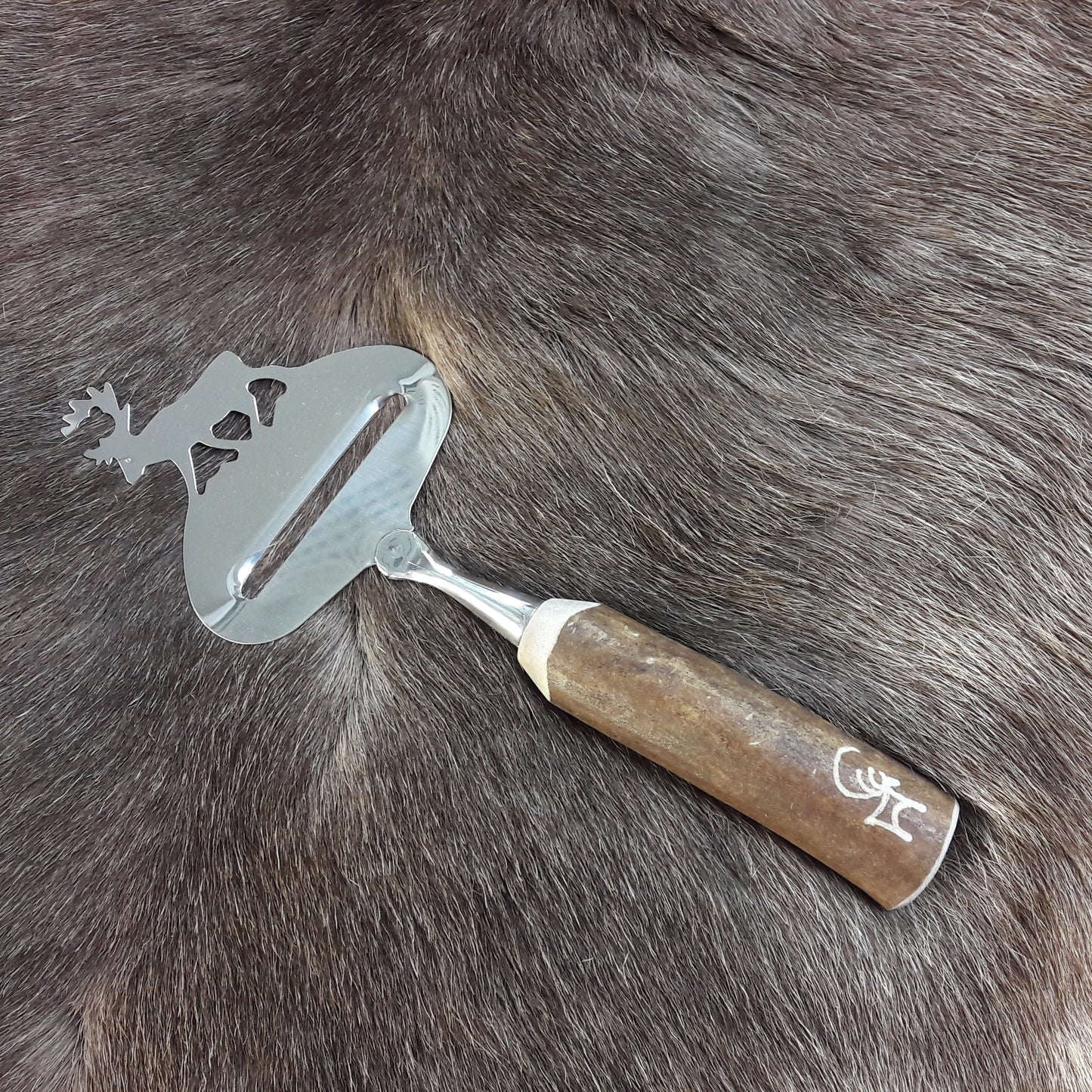 40SP Juustohöylä poro (poronsarvesta)